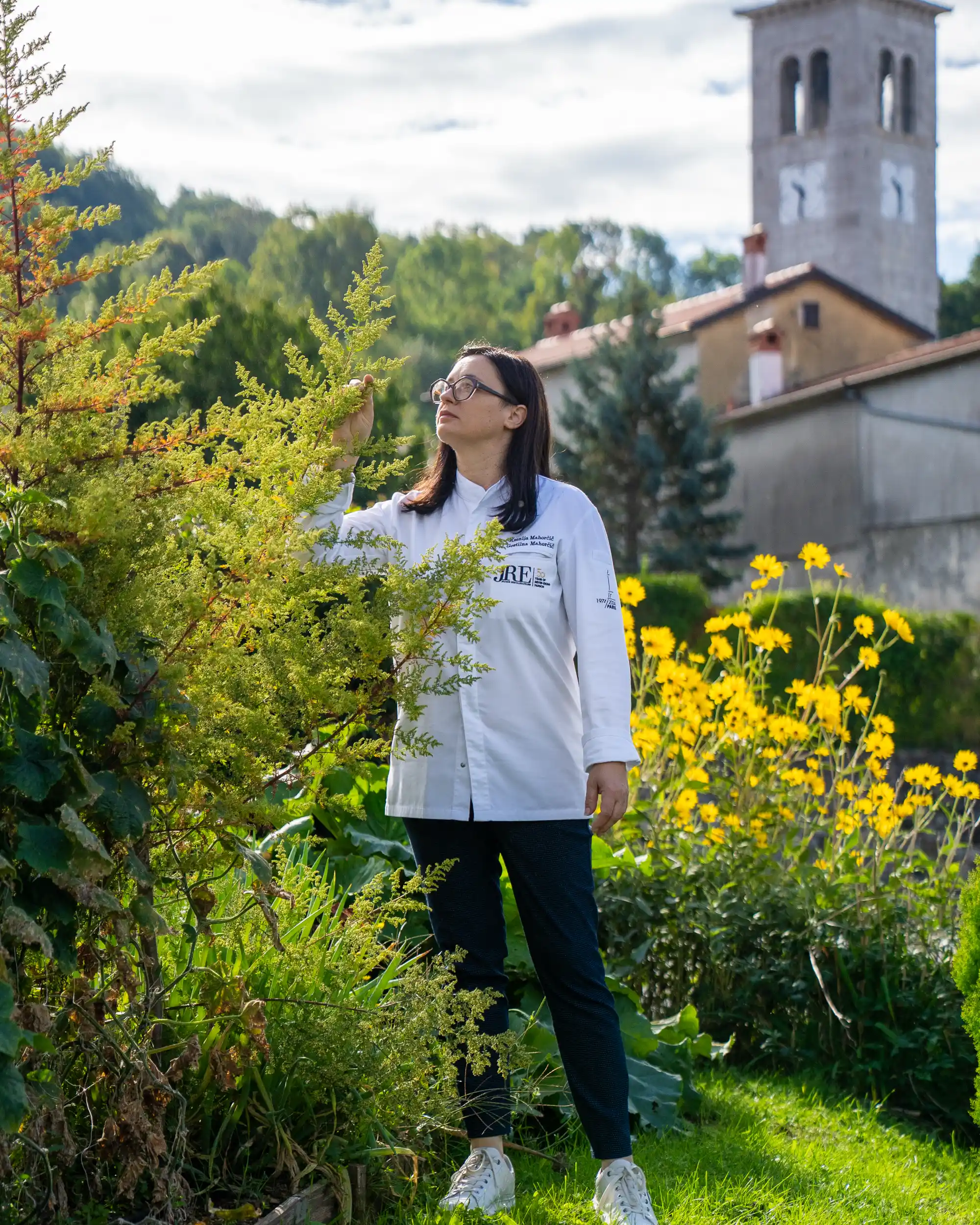 Krožnik z mahom in zelišči — degustacijski meni Gostilne Mahorčič
